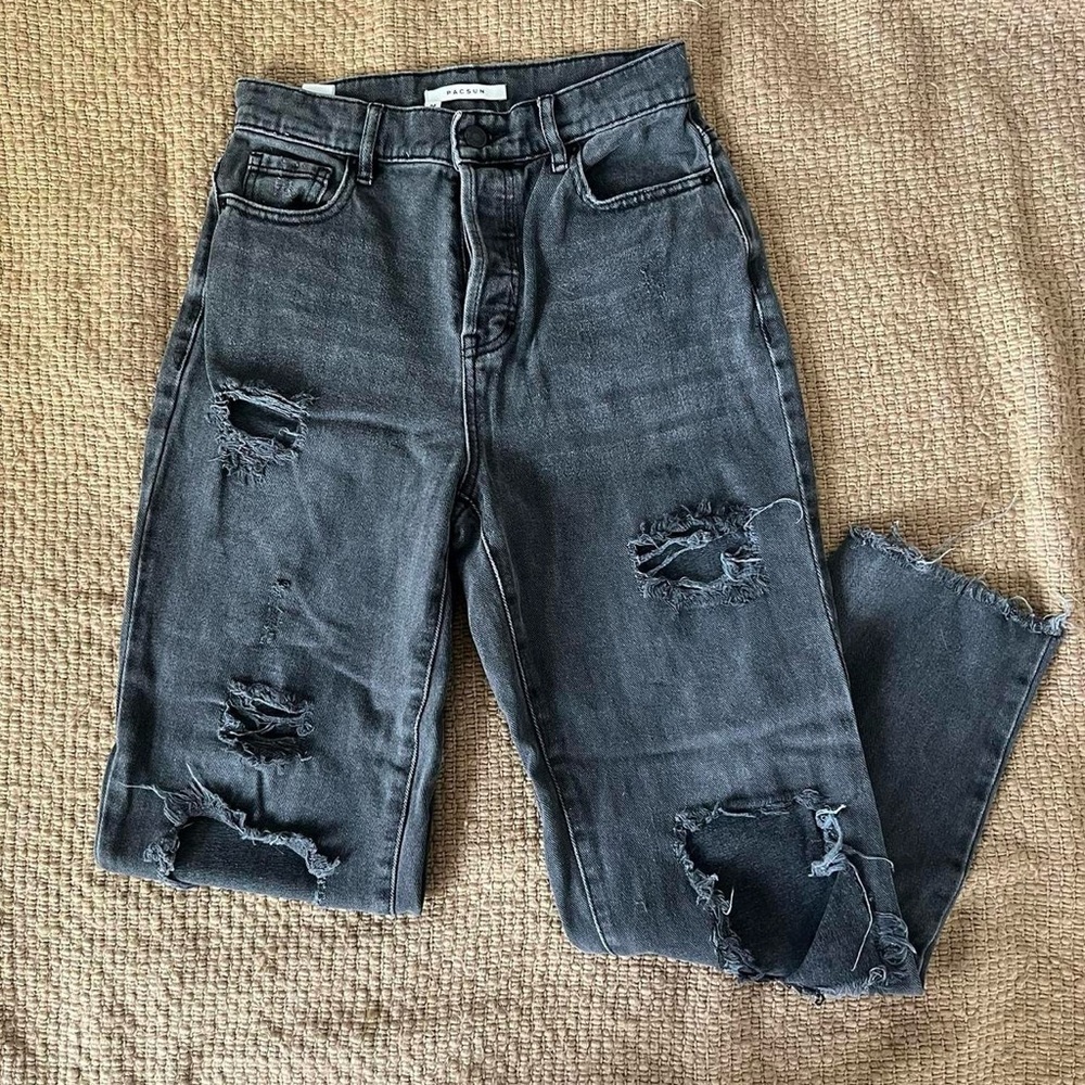 Black Ripped Jeans
Pacsun High-Rise straight fit